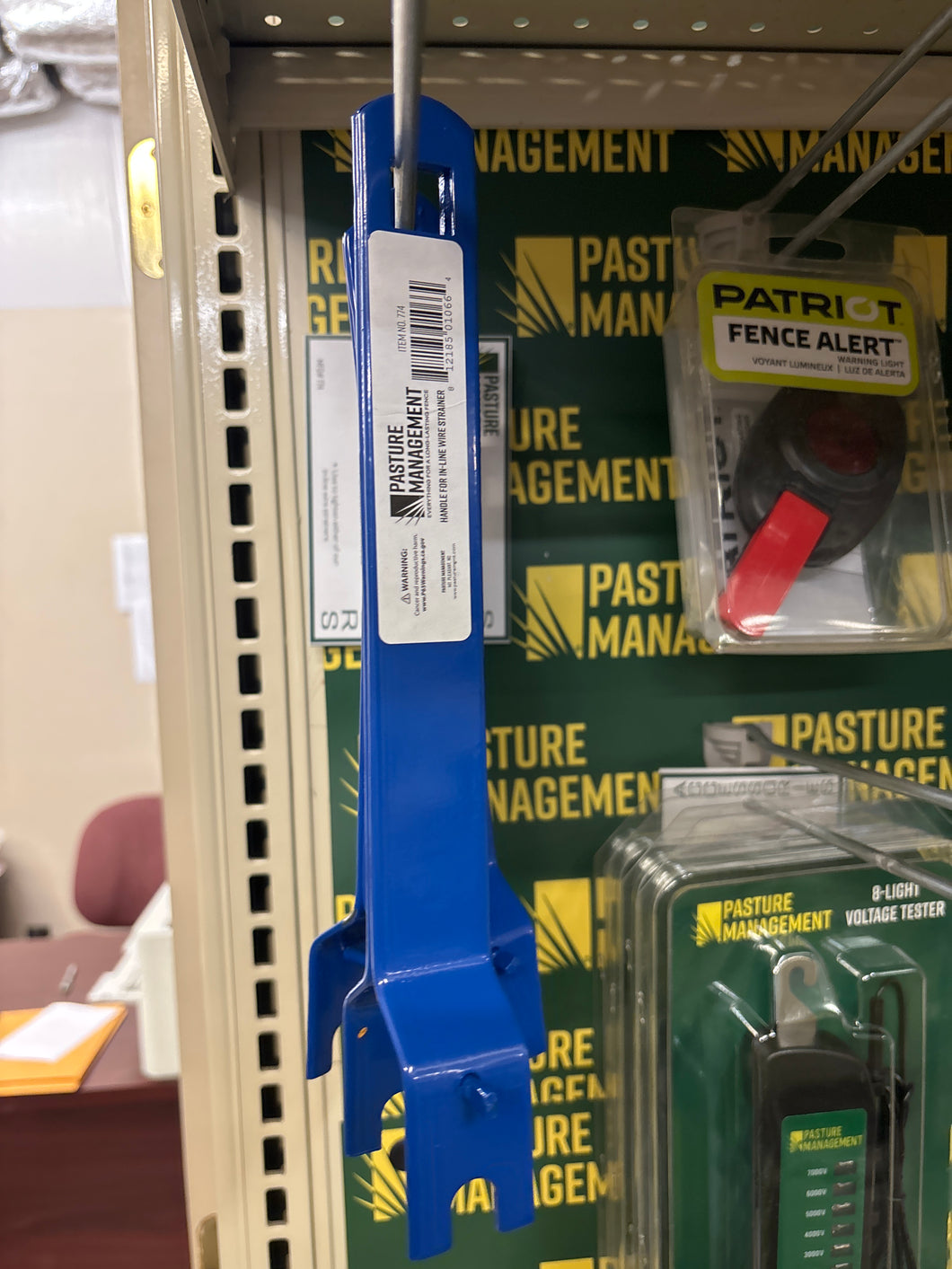Handle for in-line wire strainer