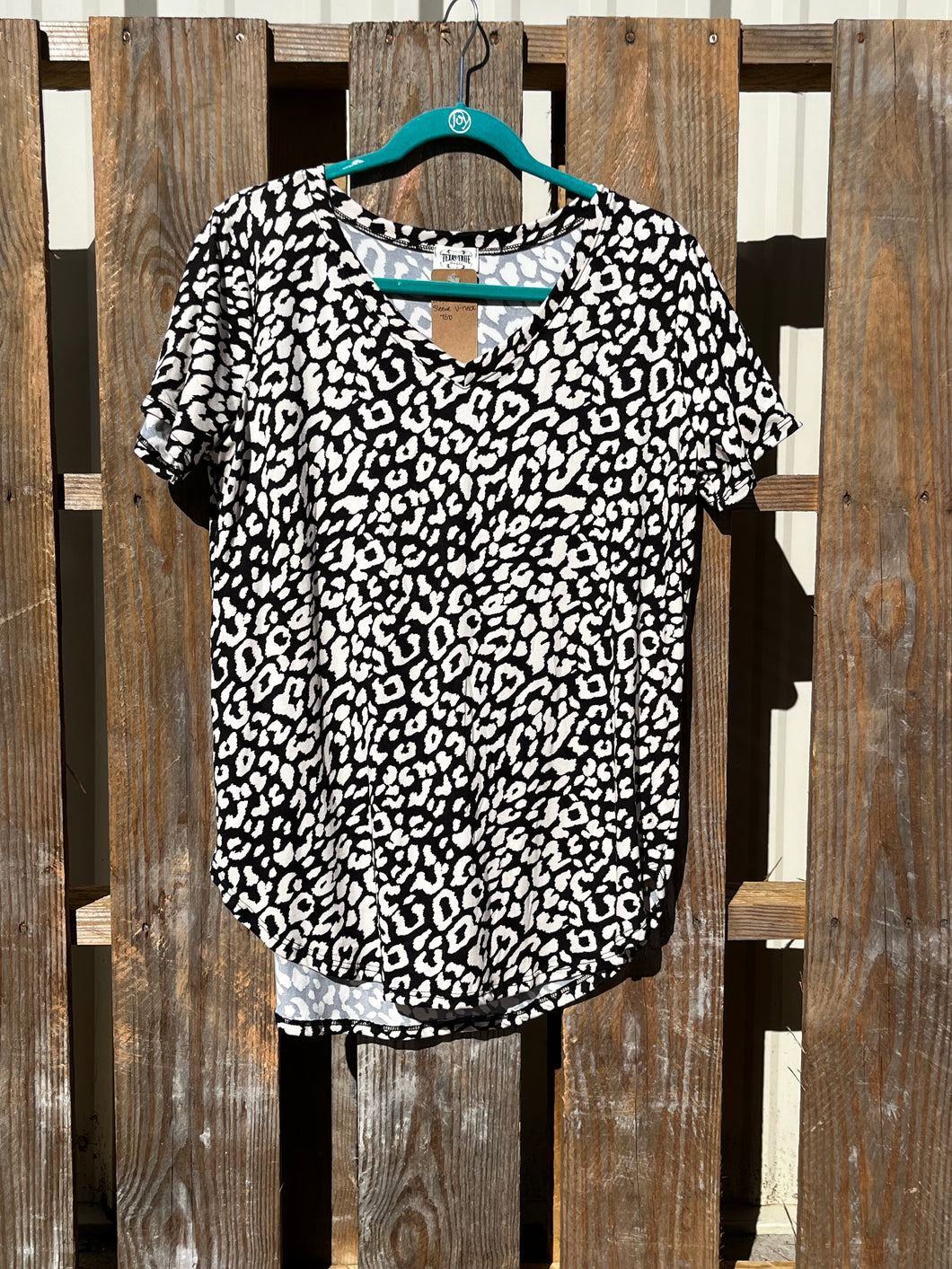 Fern Black Leopard Short Sleeve V Neck